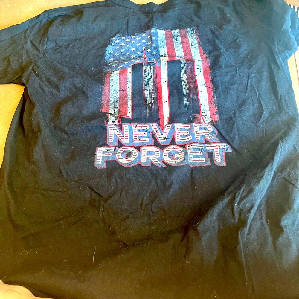 AMERICA 9/11 NEVER FORGET PRINTED KICKS T-SHIRT L